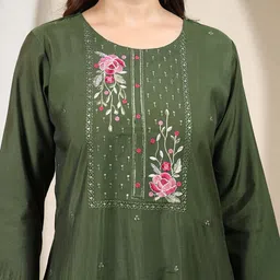 Anouk Rustic Floral Yoke Design Thread Work Straight Kurta With Trousers & Dupatta image 2