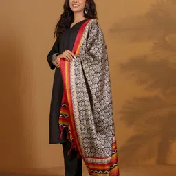 Varanga Women Regular Kurta with Trousers & With Dupatta image 3