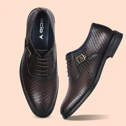 OCIO Men Textured Lightweight Oxfords image 1