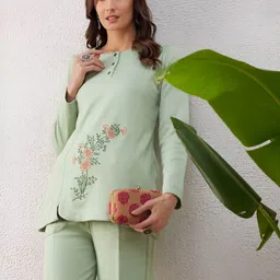 STADO Women Floral Embroidered Kurta with Trousers image 1