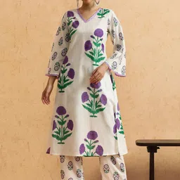STYLEBAAZI Floral Printed V-Neck Straight Pure Cotton Kurta With Trousers-picture-3