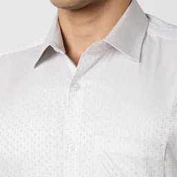 Van Heusen Men Printed Regular Fit Cotton Shirt image 3
