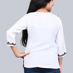 BlueWears Ethnic Motifs Embroidered V-Neck Thread Work Thread Work Kurti image 4