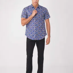 Vastraa Fusion Men Spread Collar Abstract Printed Cotton Casual Shirt image 2