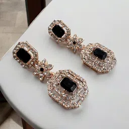 Women Click Stone Studded Jewellery Set image 3