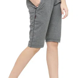 uzarus Women Grey Capri image 2