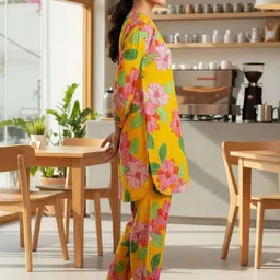 THE FAB FACTORY Women Floral Printed Regular Kurta with Trousers image 2