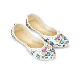 DFR Women Printed Mojaris Flats image 4