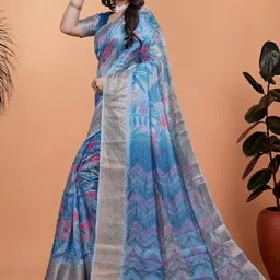 Mameraa Ethnic Motifs Printed Zari Saree image 3