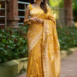 SWEETPEL Woven Design Zari Banarasi Saree image 3