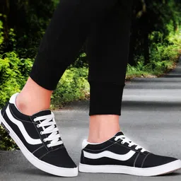 Exclusive Affordable Collection of Trendy & Stylish Casual Sneakers Shoes Sneakers For Men-image-0