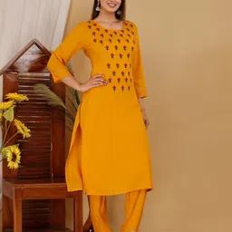 Mehsoos Ethnic Motifs Embroidered Thread Work Straight Kurta With Trousers image 3