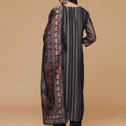 House of Pataudi Ethnic Motifs Printed Straight Kurta With Trouser & Dupatta image 3