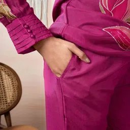 Peachmode Floral Printed Notch Neck Sequinned Tunic With Trousers image 3