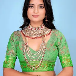 AKSH FASHION Silk Blend Patola Saree image 3