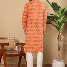 MULTI SHADES Men Printed Regular Pure Cotton Kurta with Trousers image 2