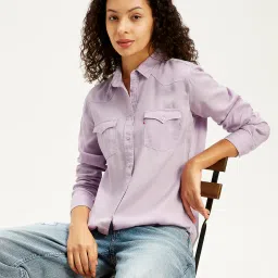 levi's Women's Solid Regular Fit Denim Shirt image 3