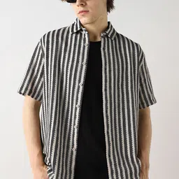 Bewakoof Men Opaque Striped Casual Shirt-picture-24