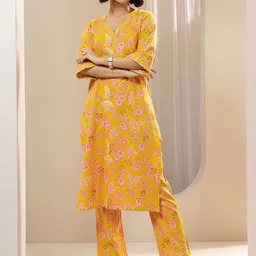 Libas Women Floral Printed Regular Kurta with Trousers image 5