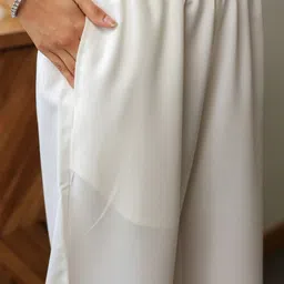 Aaghnya Women White & Blue Floral Printed Viscose Rayon Kurta With Trouser & Dupatta image 2