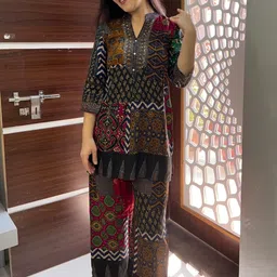 LIYALA Printed V-Neck Three Fourth Sleeves Top With Palazzos Co-Ords image 3