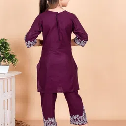 rktm Girls Ethnic Motifs Embroidered Regular Thread Work Kurta with Trousers & With Dupatta image 3