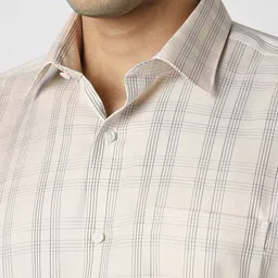 Van Heusen Checked Spread Collar Cotton Formal Shirt image 4