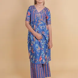 TIOR Girls Ethnic Motifs Printed Empire Thread Work Kurta with Trousers-picture-33