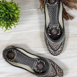 DFR Women Mojaris Flats-image-22