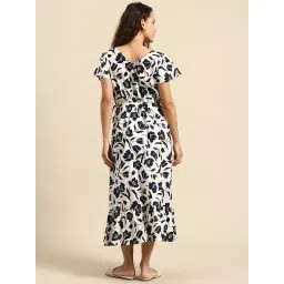 Blush9 Maternity Black And White Concealed Zip Maternity And Nursing Dress image 2