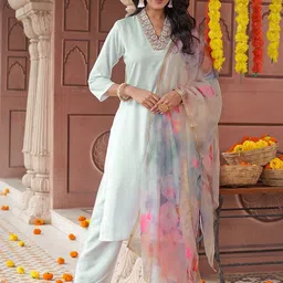 Navlik Women Floral Embroidered Regular Kurta with Trousers & With Dupatta-image-39