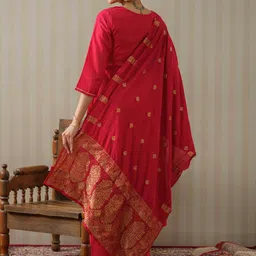 House of Pataudi Floral Yoke Design Round Neck Straight Kurta Trousers With Dupatta image 5