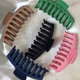 DOCTOR HEALTH SUPER SOFT Women Set of 2 Matt Finished Hair Claw Clip image 3