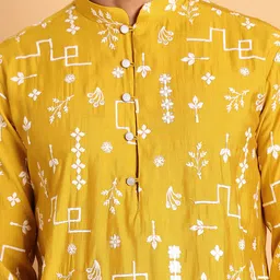 Jompers Men Floral Embroidered Regular Sequinned Kurta with Pyjamas image 3