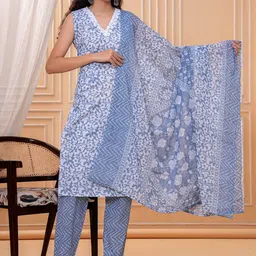 HIGHLIGHT FASHION EXPORT Women Floral Printed Pure Cotton Kurta with Trouser & Dupatta-image-19
