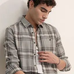 HIGHLANDER Slim Fit Textured Checked Cutaway Collar Cotton Casual Shirt-image-82