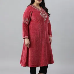 Women Embroidery Kurta image 2