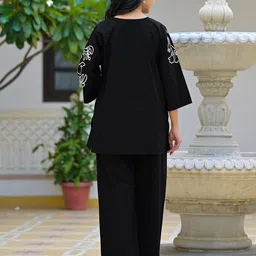 SANISA Women Floral Embroidered Regular Thread Work Kurta with Trousers image 3