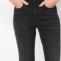 Vero Moda Women Bootcut High-Rise Light Fade Stretchable Jeans image 4