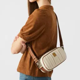 steve madden Women Bcitra Crossbody Bag with Adjustable Strap image 2