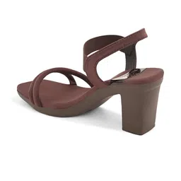 XE Looks Block Sandals image 4