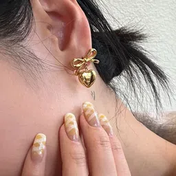 DIVASTRI Heart Shaped Studs Earrings image 4