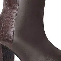 CLOG LONDON Textured Heeled Mid-Top Winter Boots image 4