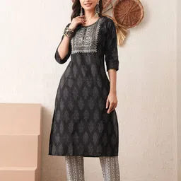 GLOWWORLD Women Floral Printed Round Neck Kurta With Trousers-image-21