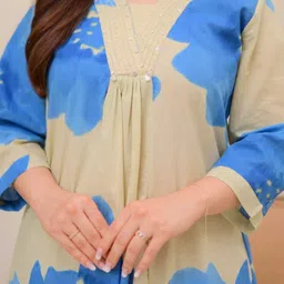 HERE&NOW Women Floral Printed Regular Thread Work Kurta with Trousers image 2