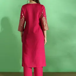 Globus Women Round Neck Floral Ethnic Foil Printed Straight Kurta & Pant Set image 5