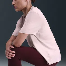 Nike One Relaxed Women's Dri-FIT Short-Sleeve T-Shirt image 4