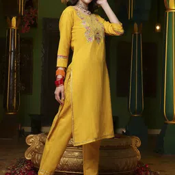 BANDIA Floral Yoke Design Thread Work Straight Kurta With Trousers & Dupatta-picture-15