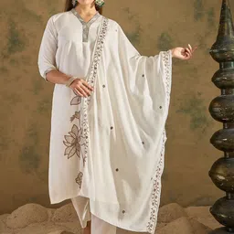 VredeVogel Floral Embroidered V-Neck Thread Work Kurta With Trousers & Dupatta-image-27