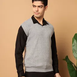 willey Men Solid V Neck Grey Sweater image 4